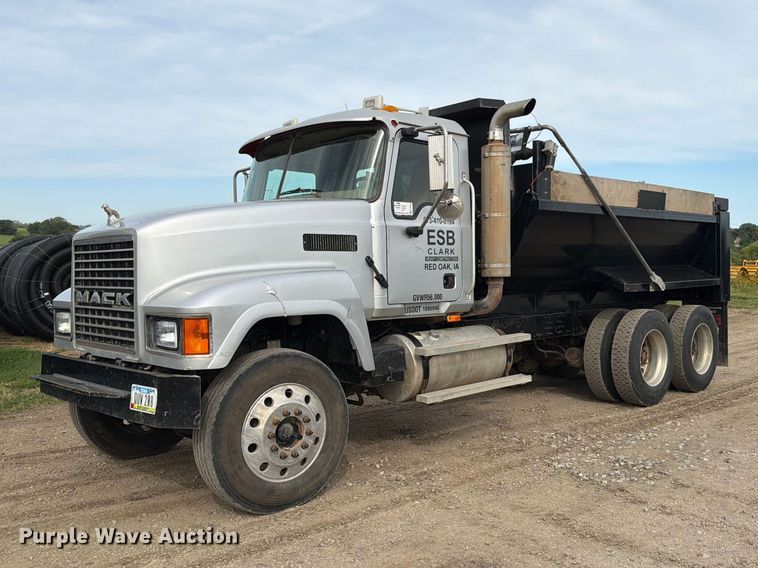 image for item FP3090 2006 Mack CHN613 dump truck