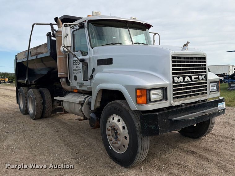 image for item FP3090 2006 Mack CHN613 dump truck