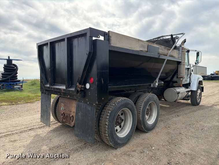 image for item FP3090 2006 Mack CHN613 dump truck