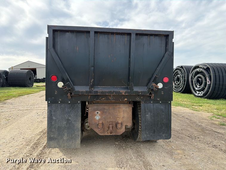 image for item FP3090 2006 Mack CHN613 dump truck