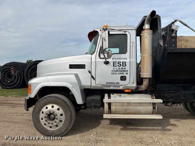 image for item FP3090 2006 Mack CHN613 dump truck