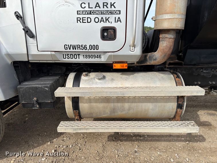 image for item FP3090 2006 Mack CHN613 dump truck