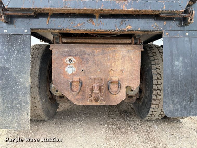 image for item FP3090 2006 Mack CHN613 dump truck