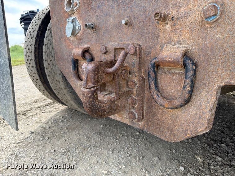 image for item FP3090 2006 Mack CHN613 dump truck