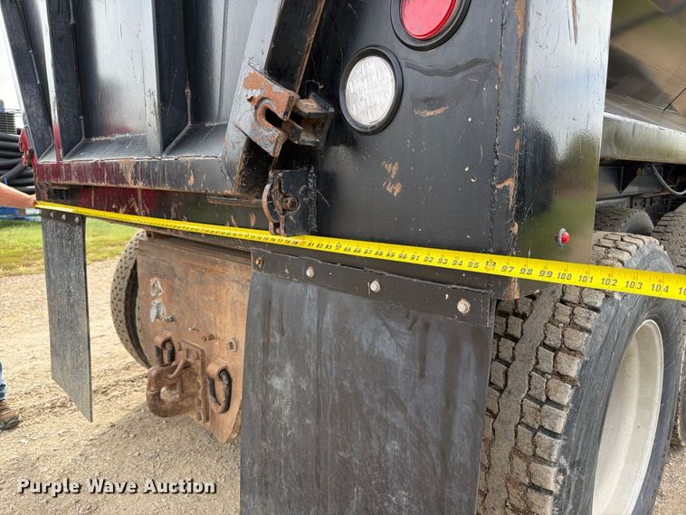 image for item FP3090 2006 Mack CHN613 dump truck
