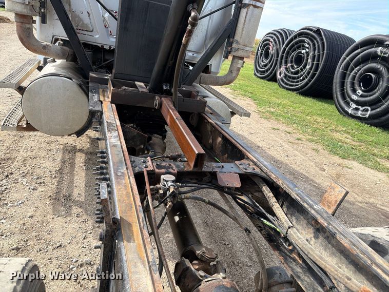 image for item FP3090 2006 Mack CHN613 dump truck
