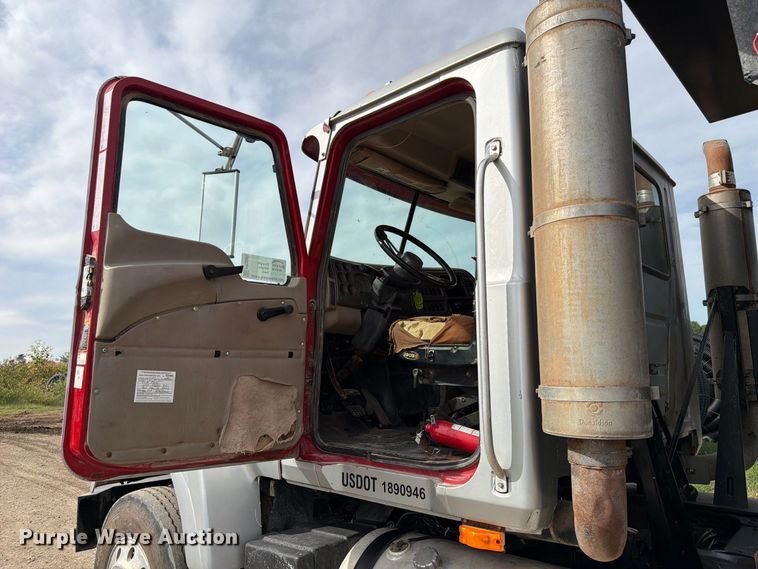 image for item FP3090 2006 Mack CHN613 dump truck