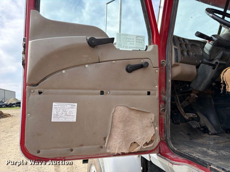 image for item FP3090 2006 Mack CHN613 dump truck