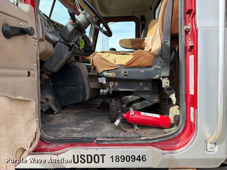 image for item FP3090 2006 Mack CHN613 dump truck