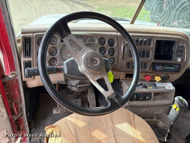 image for item FP3090 2006 Mack CHN613 dump truck
