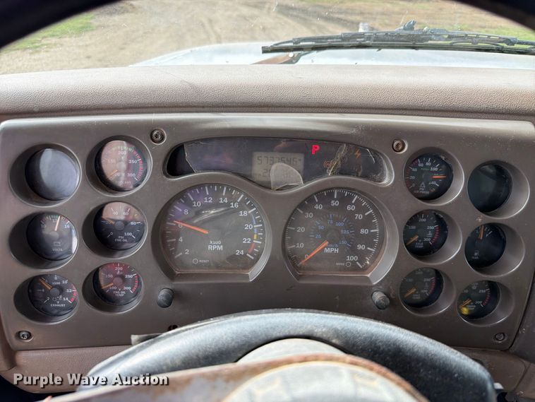 image for item FP3090 2006 Mack CHN613 dump truck