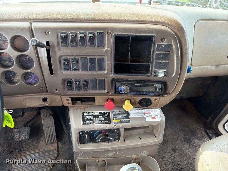 image for item FP3090 2006 Mack CHN613 dump truck