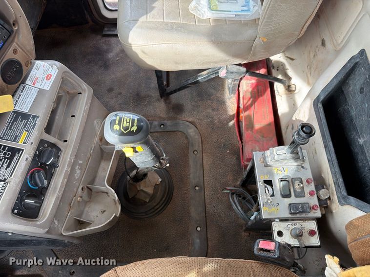 image for item FP3090 2006 Mack CHN613 dump truck