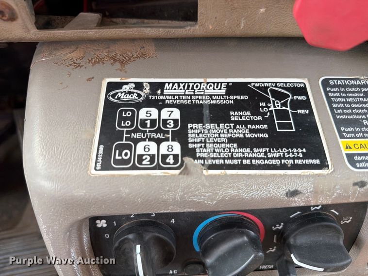 image for item FP3090 2006 Mack CHN613 dump truck