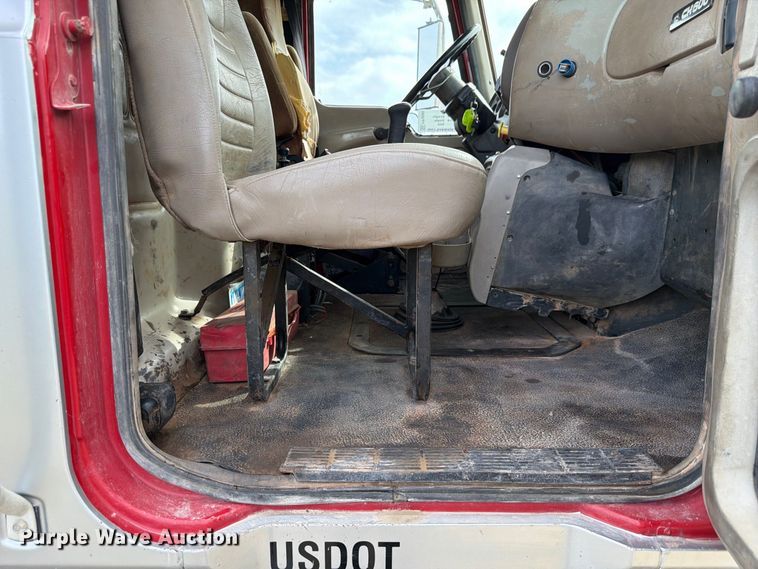 image for item FP3090 2006 Mack CHN613 dump truck