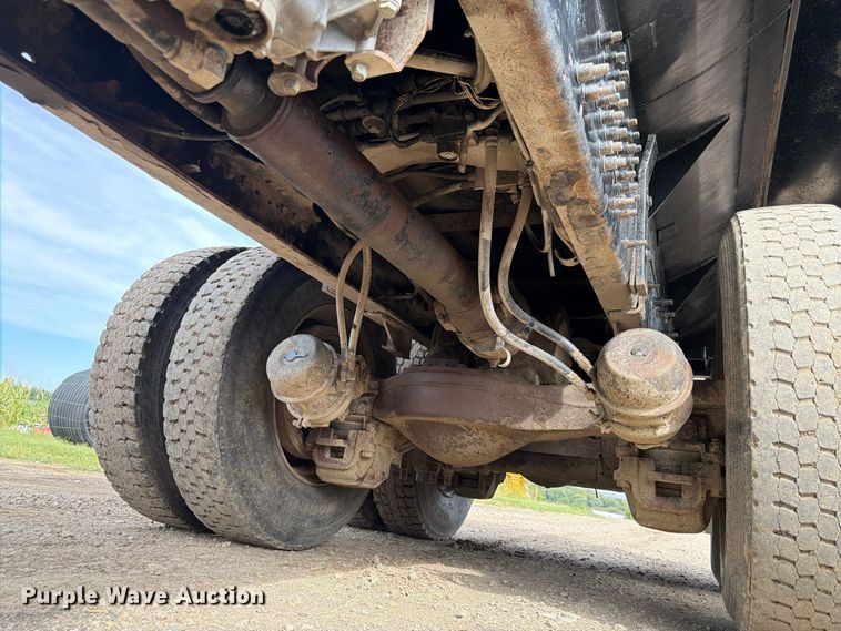 image for item FP3090 2006 Mack CHN613 dump truck