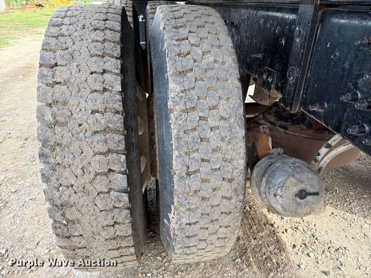 image for item FP3090 2006 Mack CHN613 dump truck