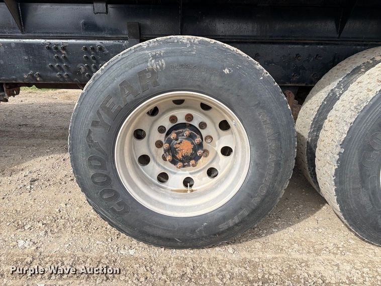 image for item FP3090 2006 Mack CHN613 dump truck