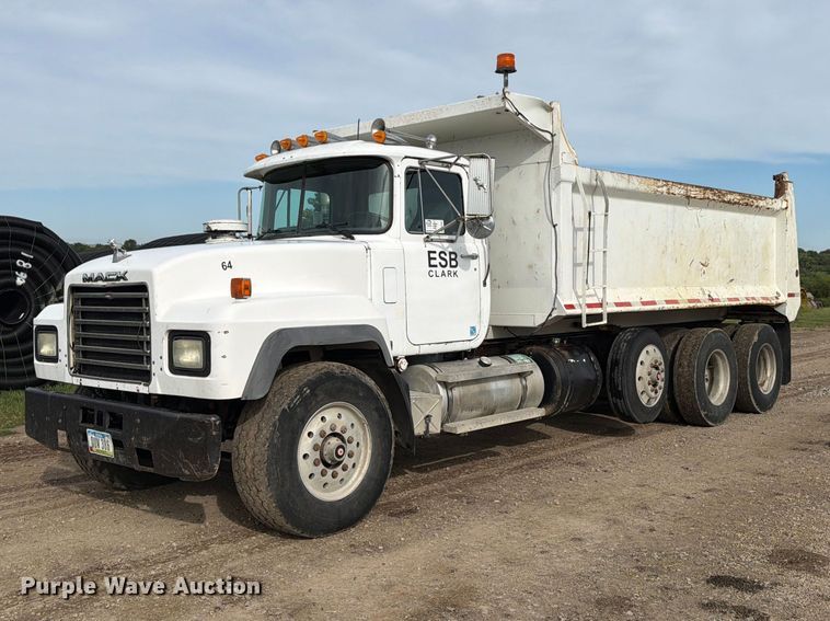 image for item FP3091 1999 Mack RD688S dump truck