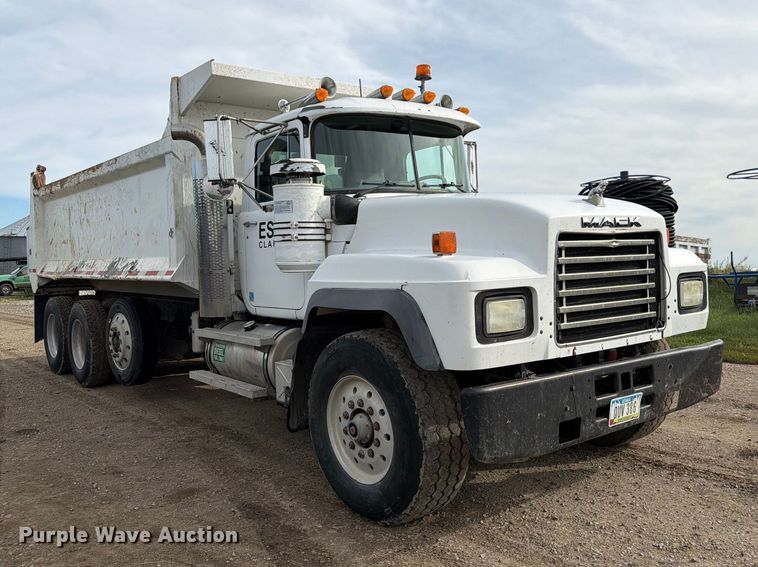 image for item FP3091 1999 Mack RD688S dump truck