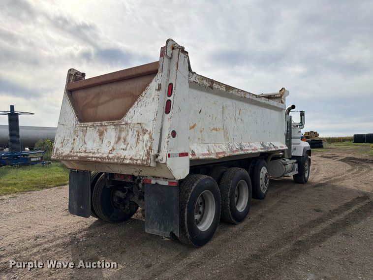 image for item FP3091 1999 Mack RD688S dump truck