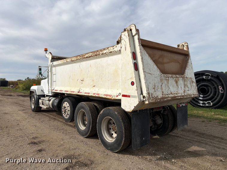 image for item FP3091 1999 Mack RD688S dump truck
