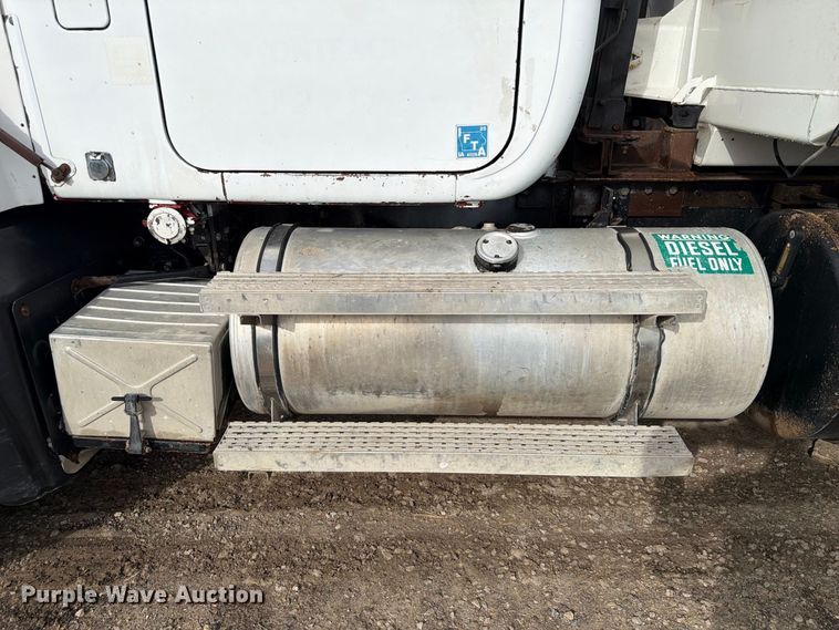 image for item FP3091 1999 Mack RD688S dump truck