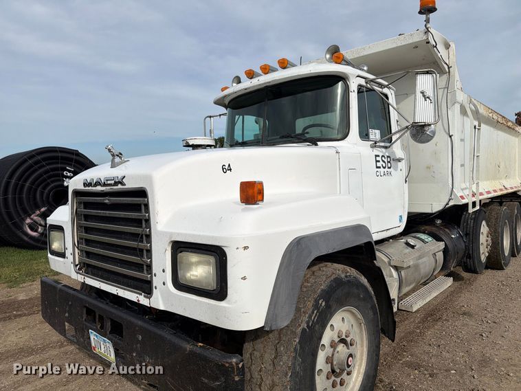 image for item FP3091 1999 Mack RD688S dump truck