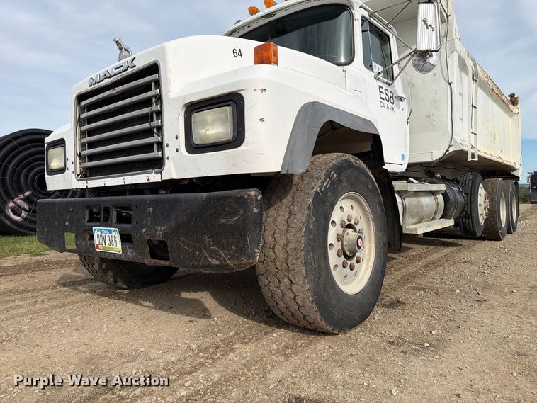 image for item FP3091 1999 Mack RD688S dump truck