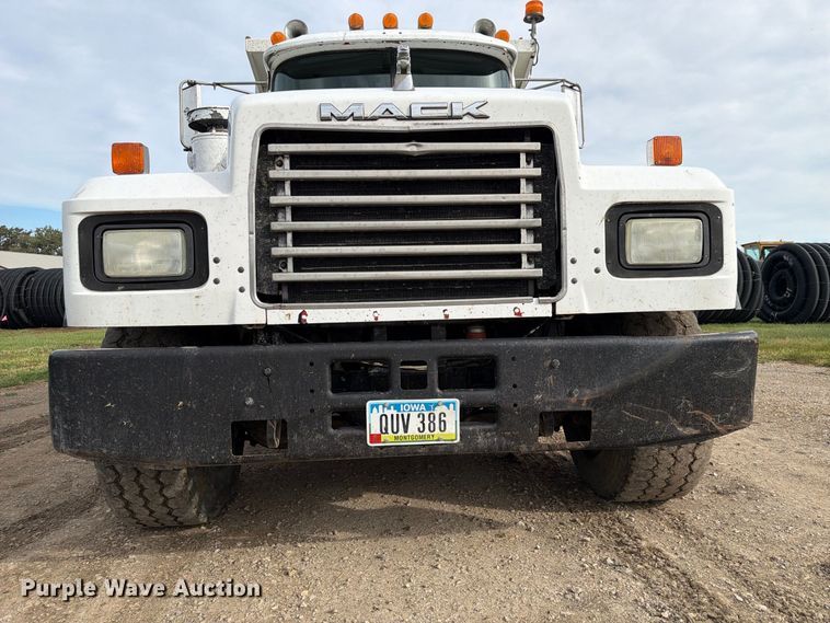 image for item FP3091 1999 Mack RD688S dump truck
