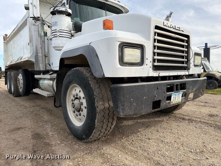 image for item FP3091 1999 Mack RD688S dump truck