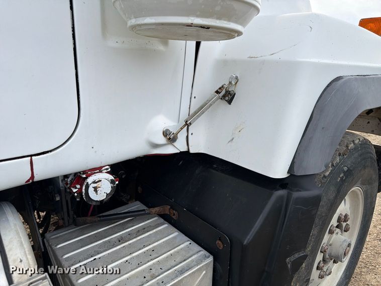 image for item FP3091 1999 Mack RD688S dump truck