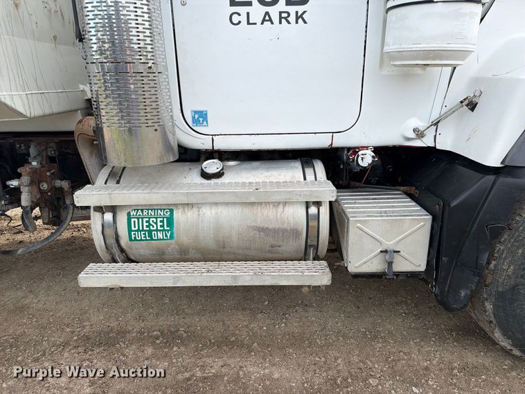 image for item FP3091 1999 Mack RD688S dump truck
