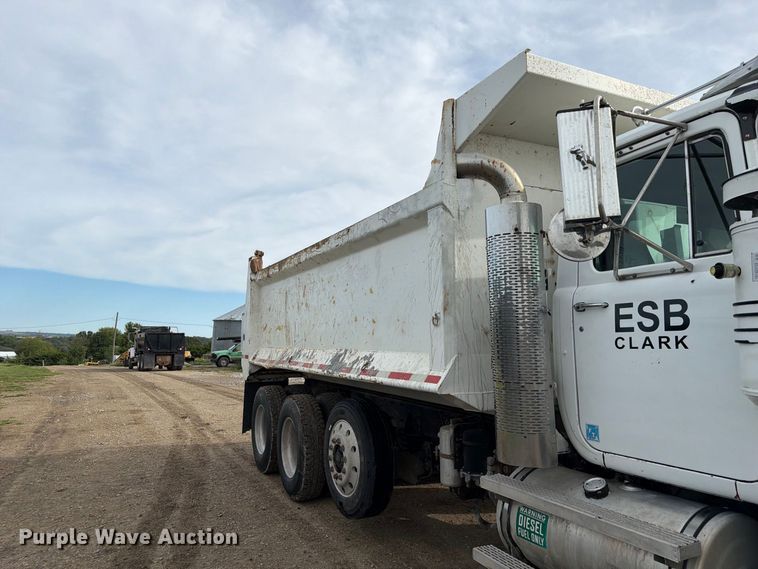 image for item FP3091 1999 Mack RD688S dump truck