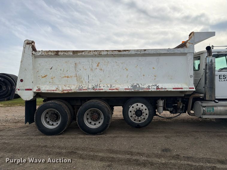 image for item FP3091 1999 Mack RD688S dump truck
