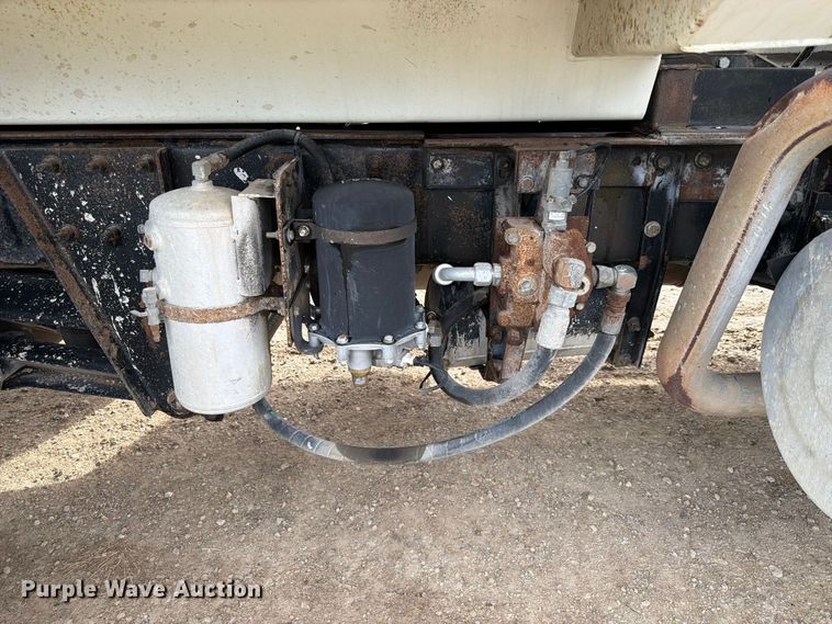 image for item FP3091 1999 Mack RD688S dump truck