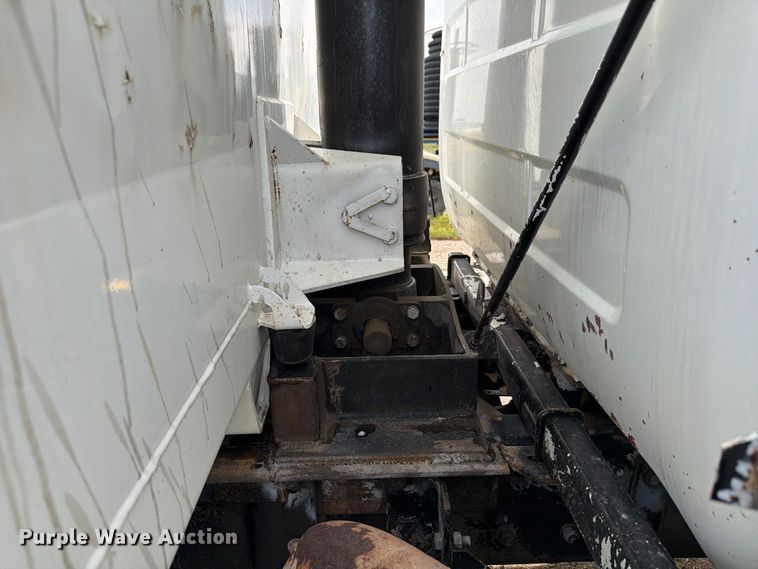 image for item FP3091 1999 Mack RD688S dump truck
