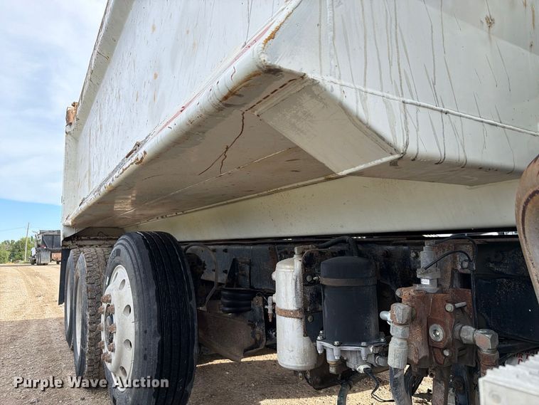 image for item FP3091 1999 Mack RD688S dump truck