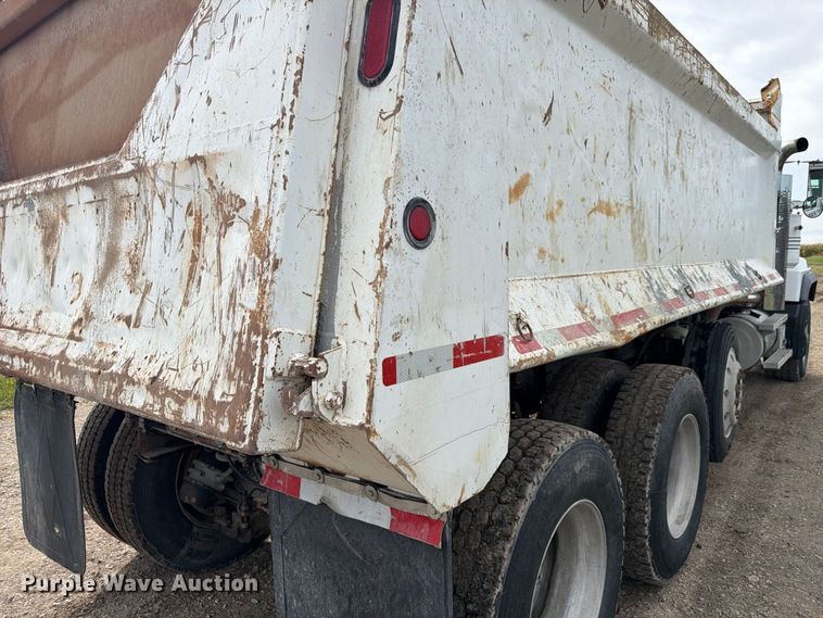 image for item FP3091 1999 Mack RD688S dump truck