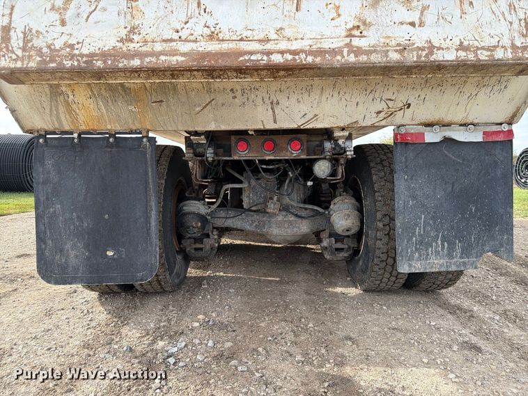 image for item FP3091 1999 Mack RD688S dump truck
