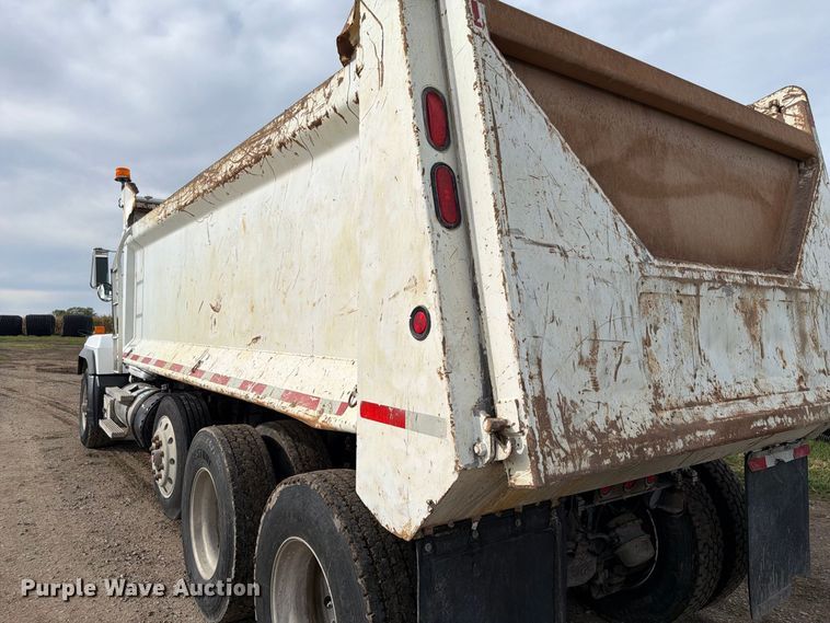 image for item FP3091 1999 Mack RD688S dump truck
