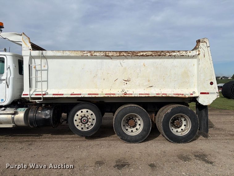image for item FP3091 1999 Mack RD688S dump truck
