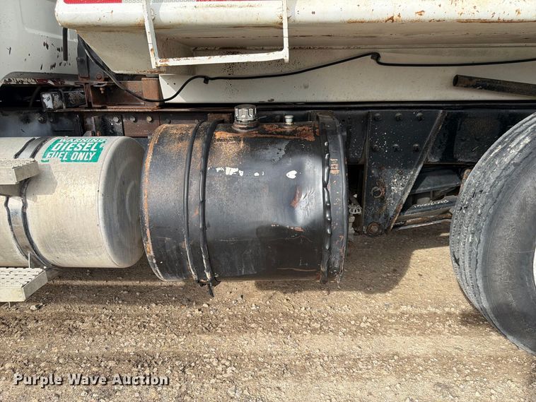 image for item FP3091 1999 Mack RD688S dump truck