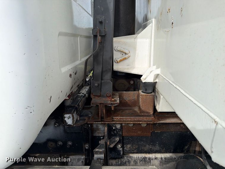 image for item FP3091 1999 Mack RD688S dump truck