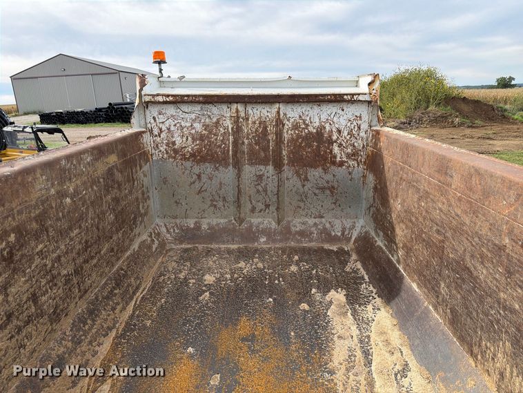 image for item FP3091 1999 Mack RD688S dump truck