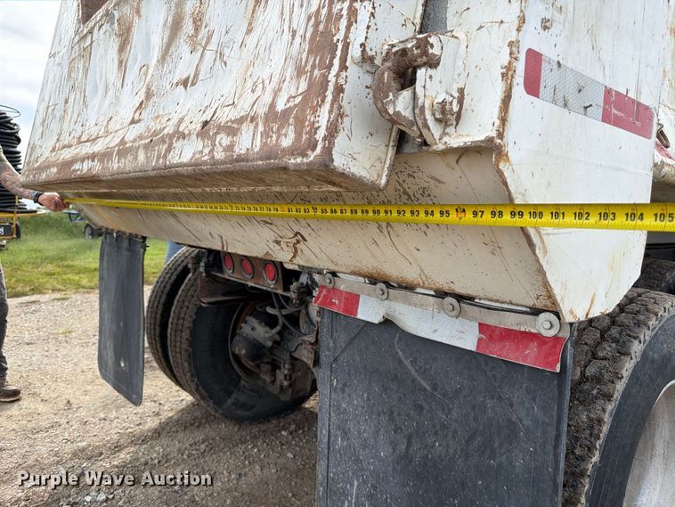 image for item FP3091 1999 Mack RD688S dump truck