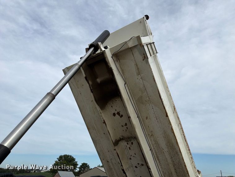 image for item FP3091 1999 Mack RD688S dump truck