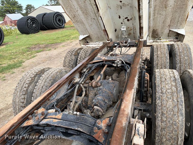 image for item FP3091 1999 Mack RD688S dump truck