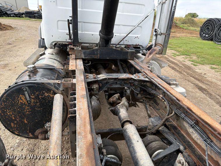image for item FP3091 1999 Mack RD688S dump truck