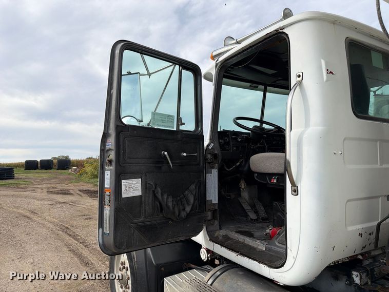 image for item FP3091 1999 Mack RD688S dump truck